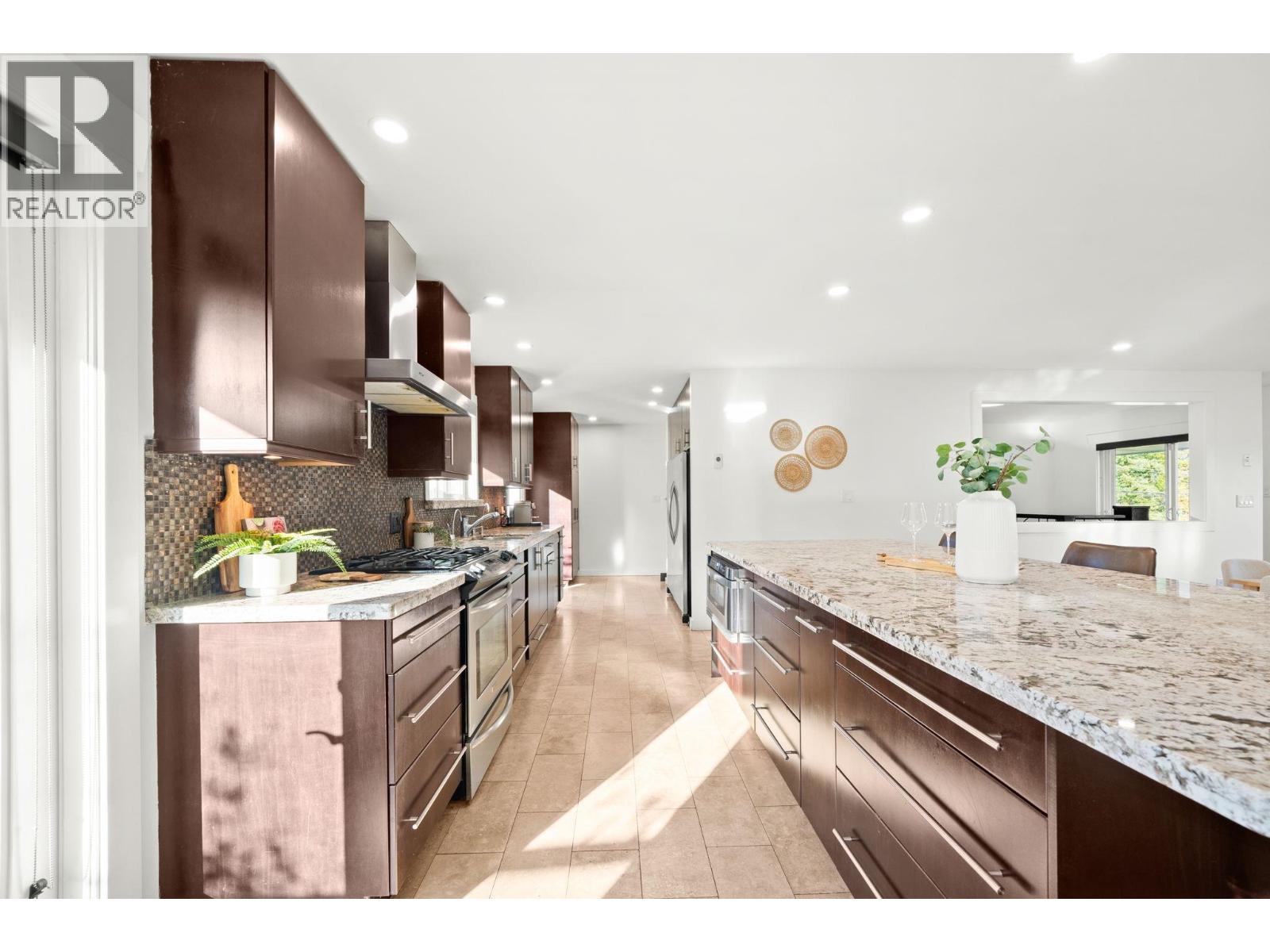 463 BEACHVIEW DRIVE, North Vancouver