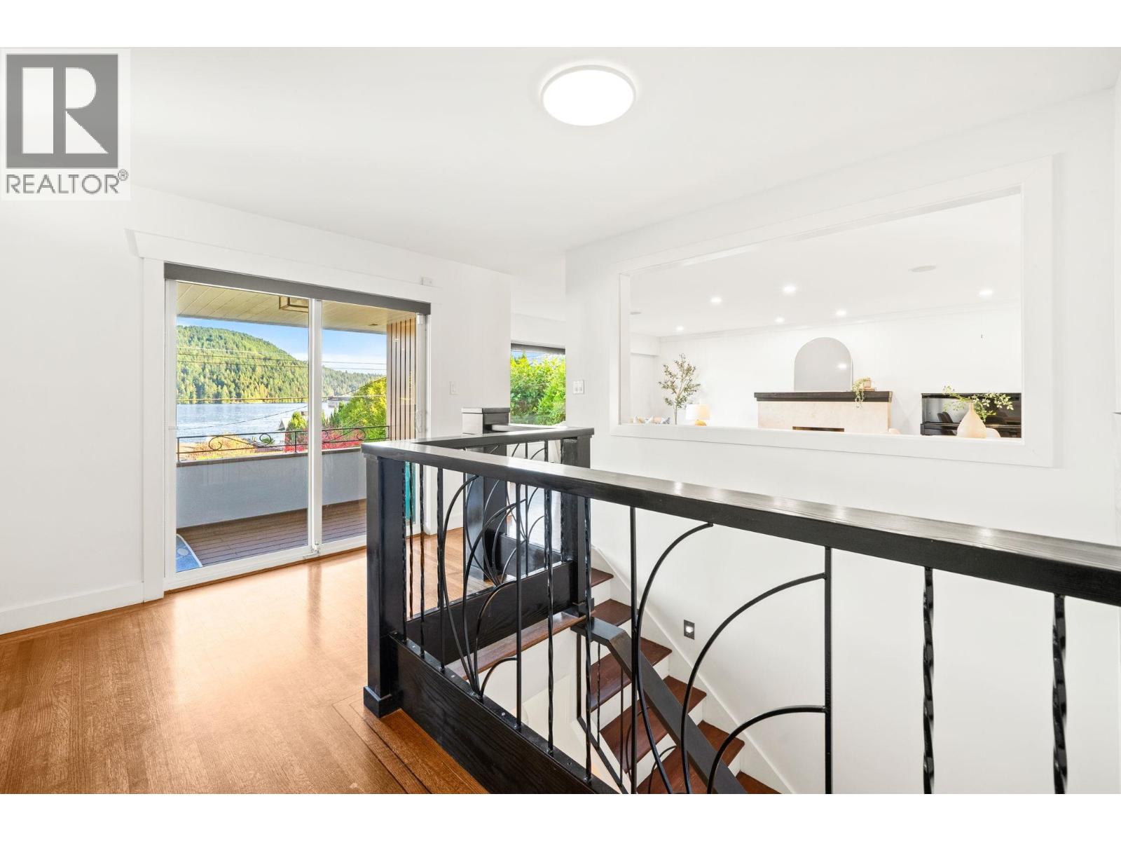 463 BEACHVIEW DRIVE, North Vancouver