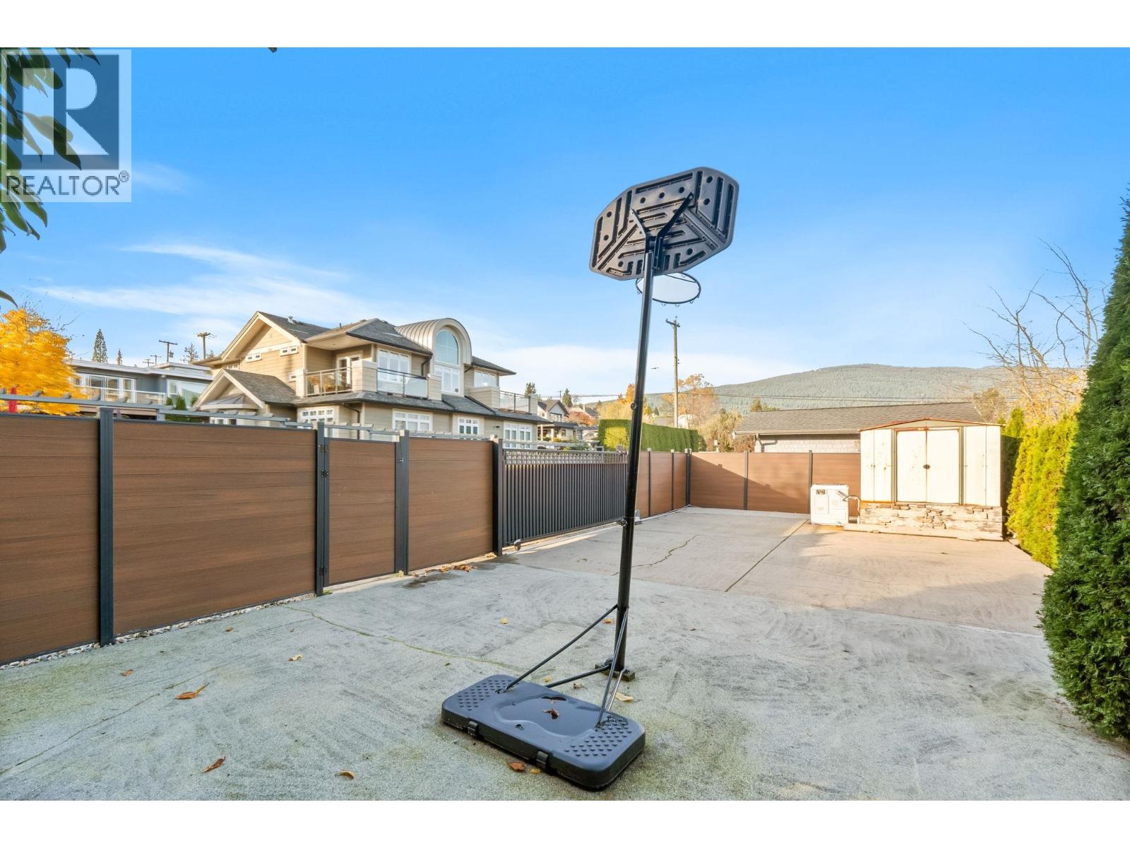 463 BEACHVIEW DRIVE, North Vancouver