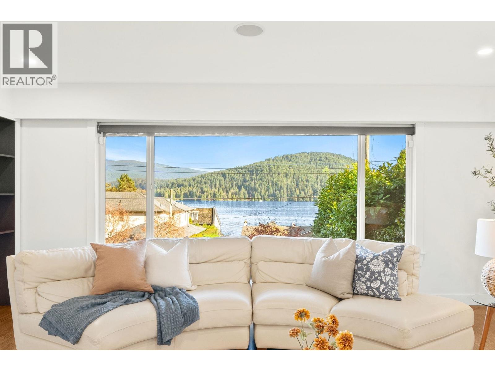 463 BEACHVIEW DRIVE, North Vancouver