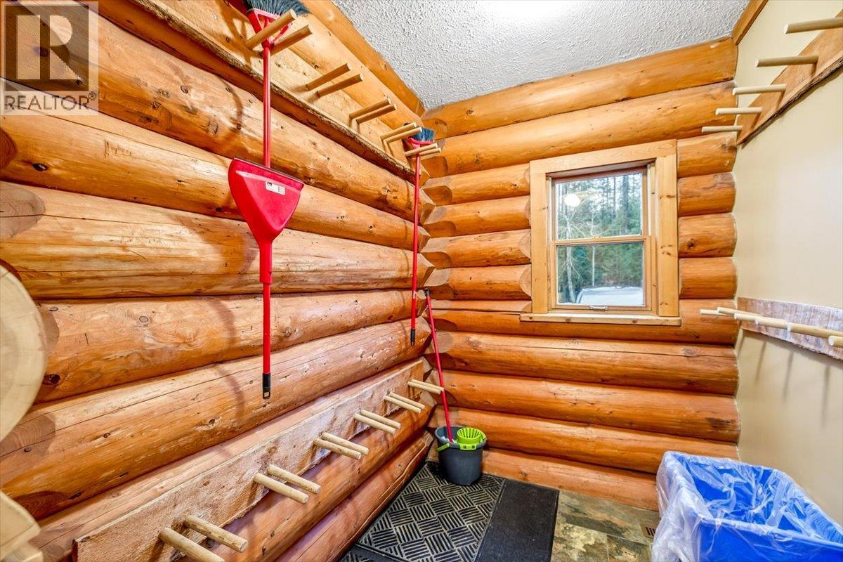 4580 Timberline Crescent - 7