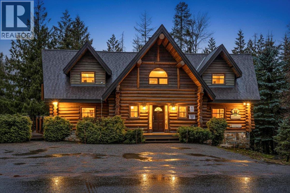 4580 Timberline Crescent - 1