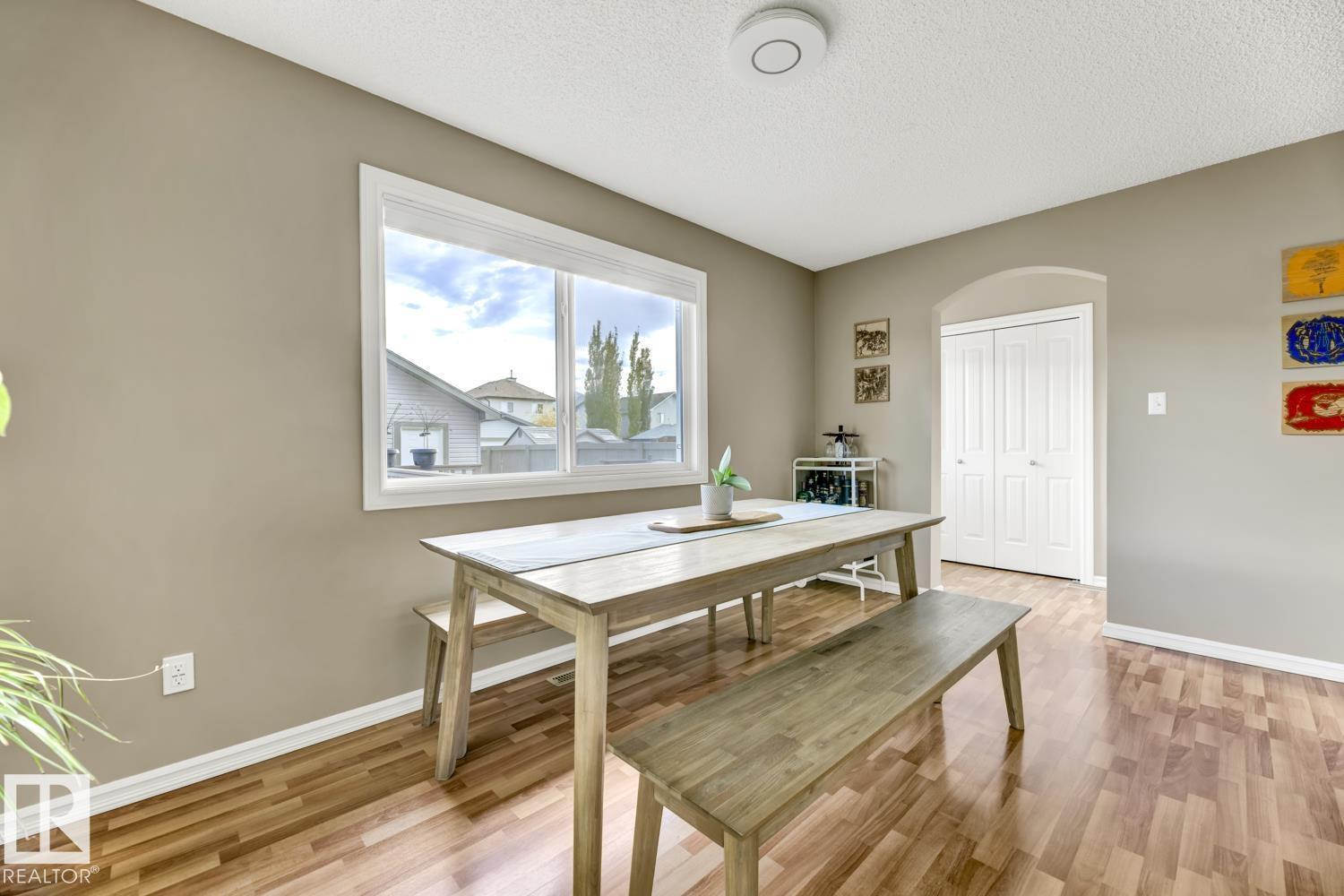 2341 29A AV NW, Edmonton