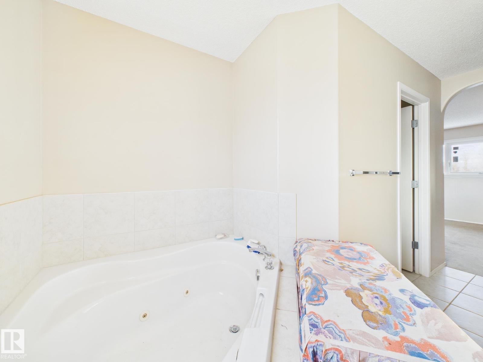 11 GREENBRIAR PL, Stony Plain