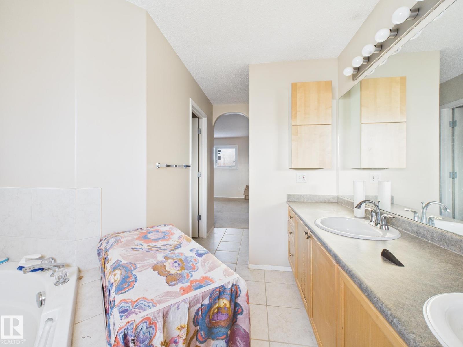 11 GREENBRIAR PL, Stony Plain