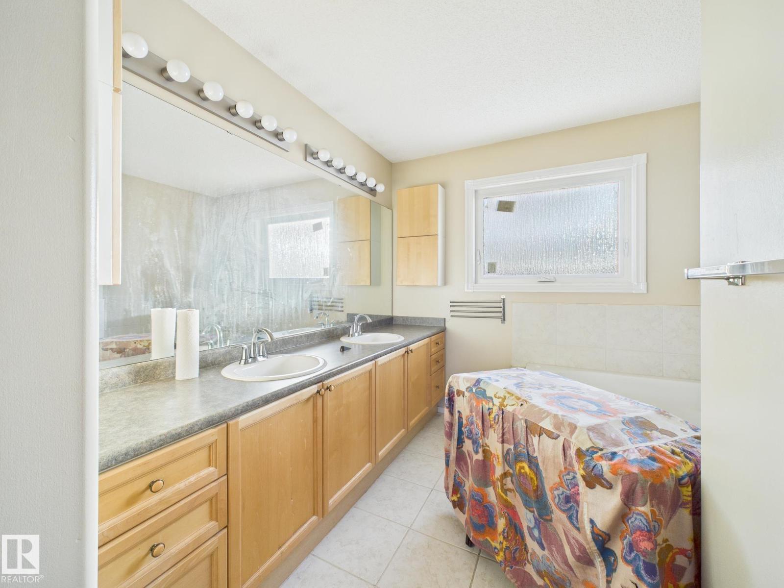 11 GREENBRIAR PL, Stony Plain