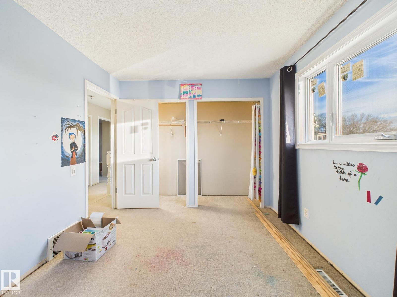 11 GREENBRIAR PL, Stony Plain