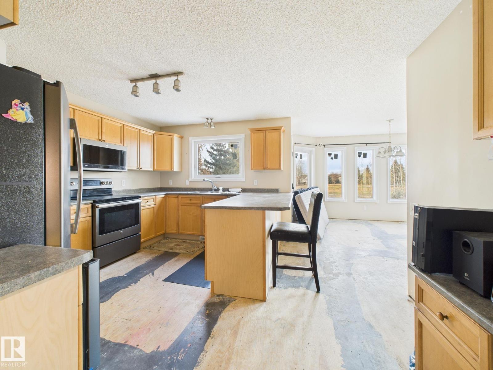 11 GREENBRIAR PL, Stony Plain