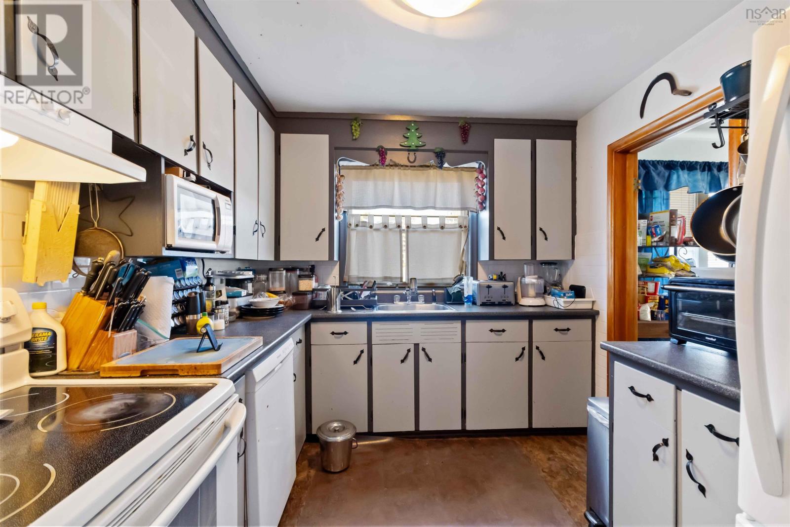 Property 6 of 41 of 11 Rosedale Avenue