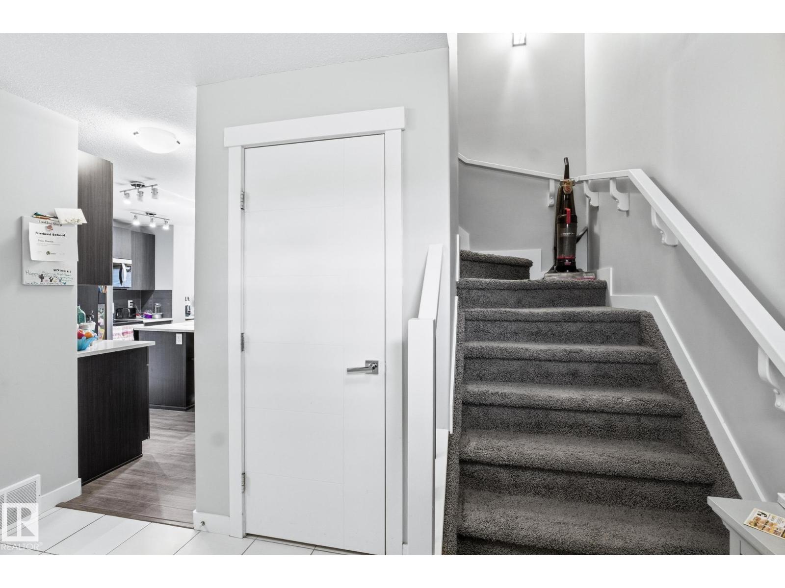 7237 ARMOUR CR SW SW, Edmonton