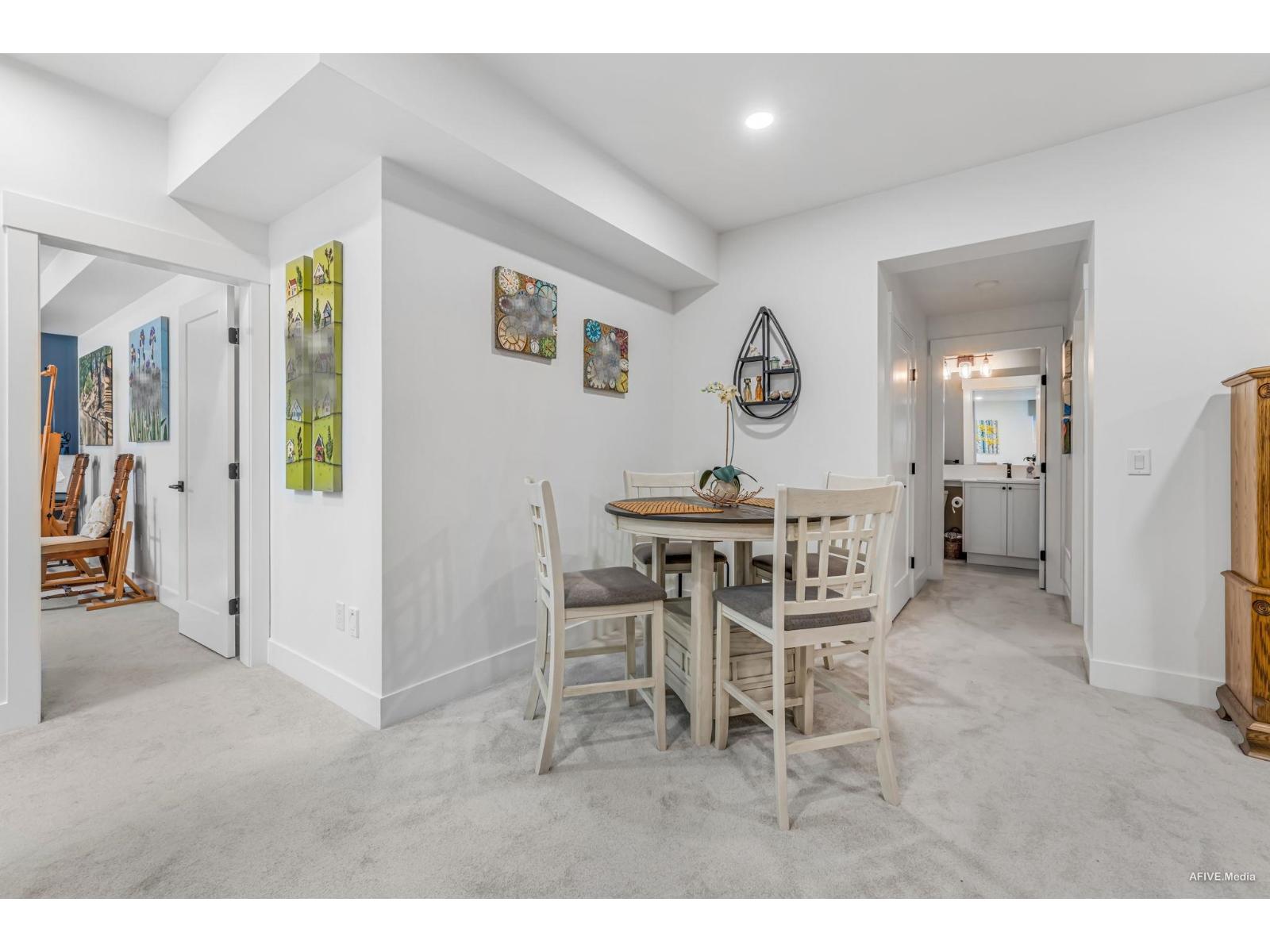 2 5528 148 STREET, Surrey