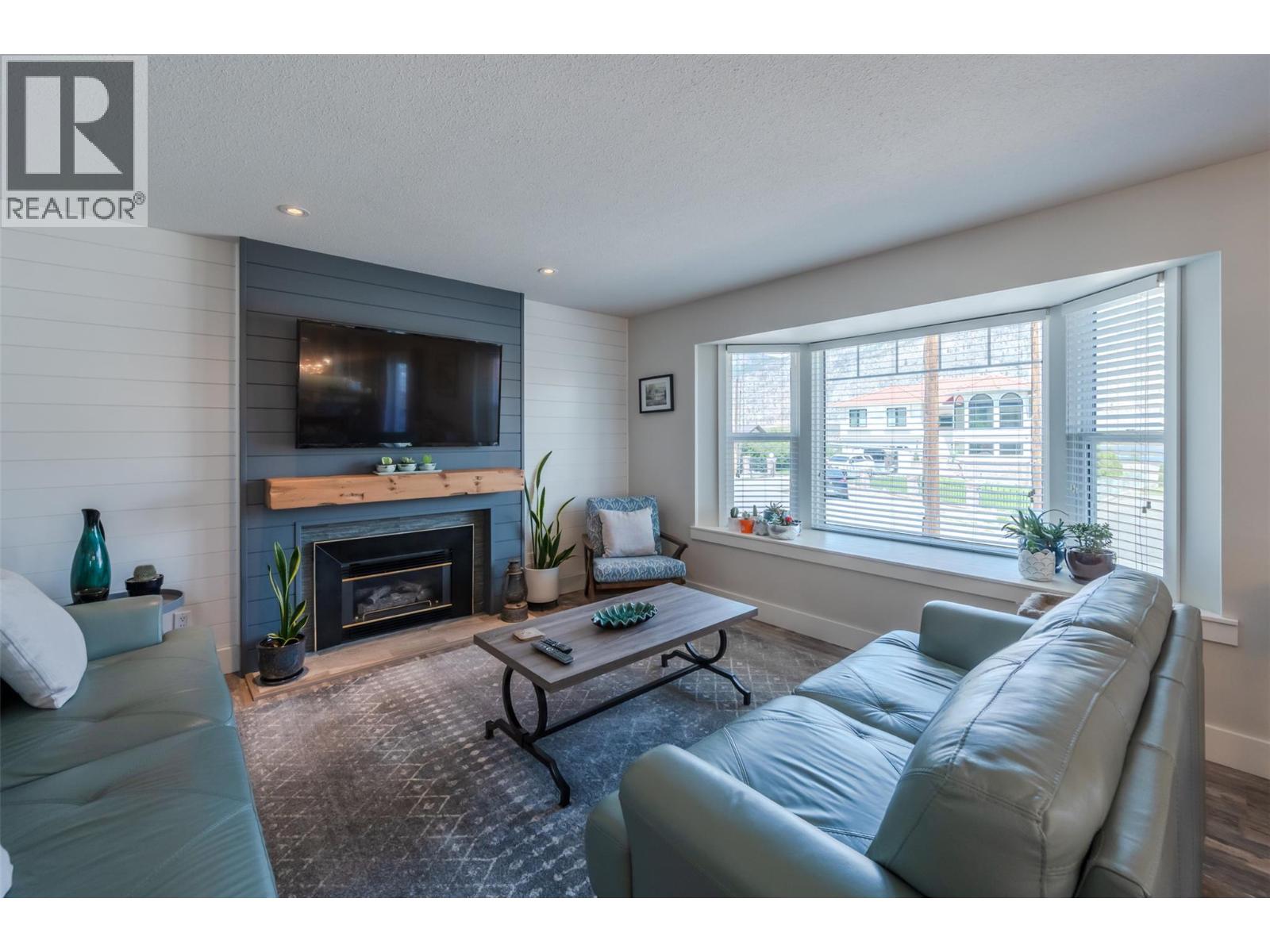 6 MCINTOSH Court, Osoyoos