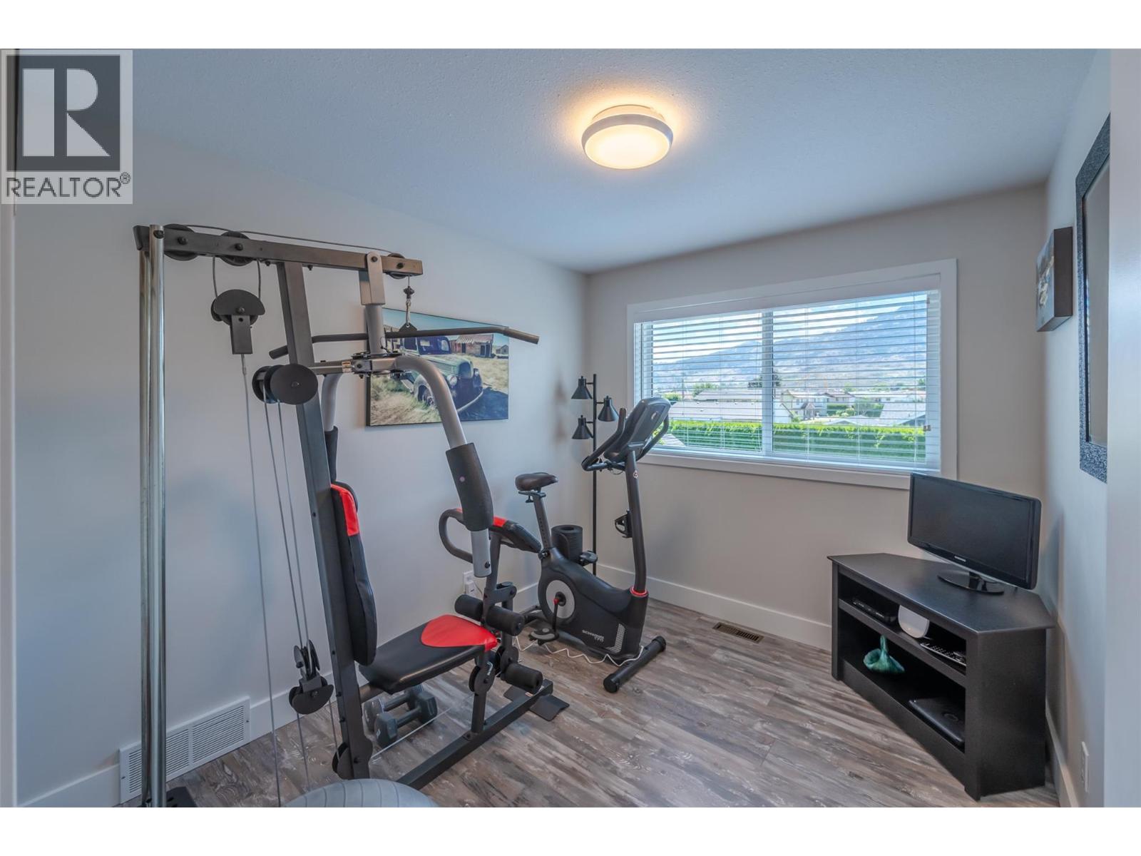 6 MCINTOSH Court, Osoyoos