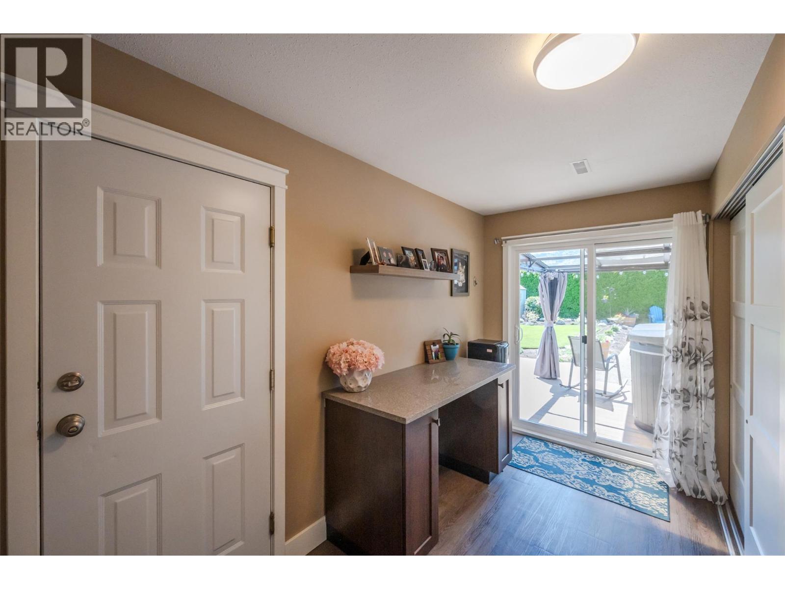 6 MCINTOSH Court, Osoyoos