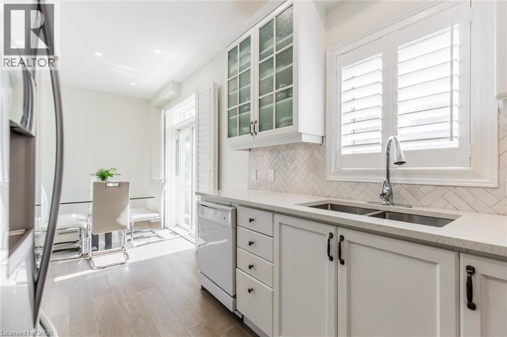 109 PEACHWOOD Crescent - 11