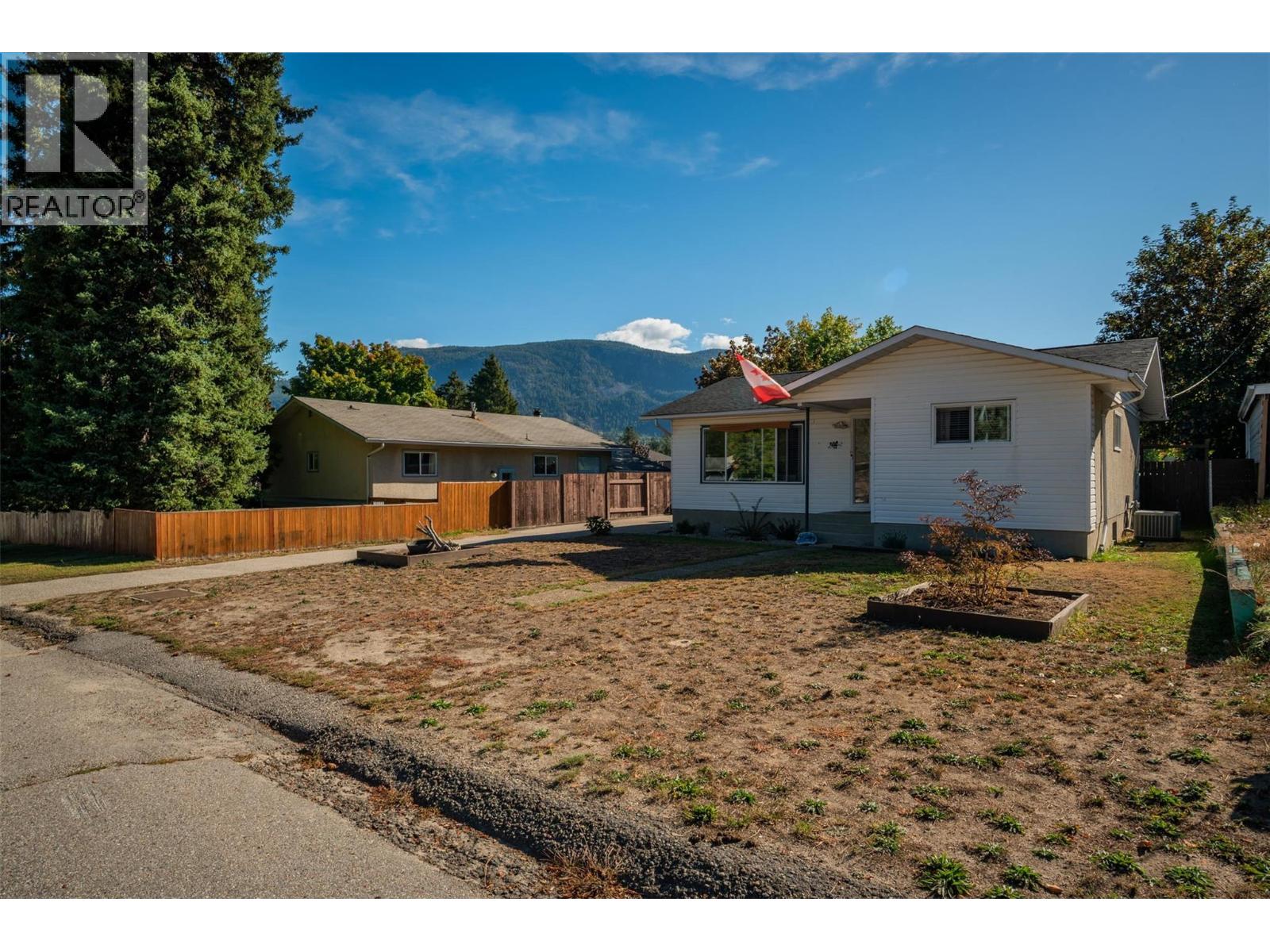 204 Pinewood Drive, Castlegar