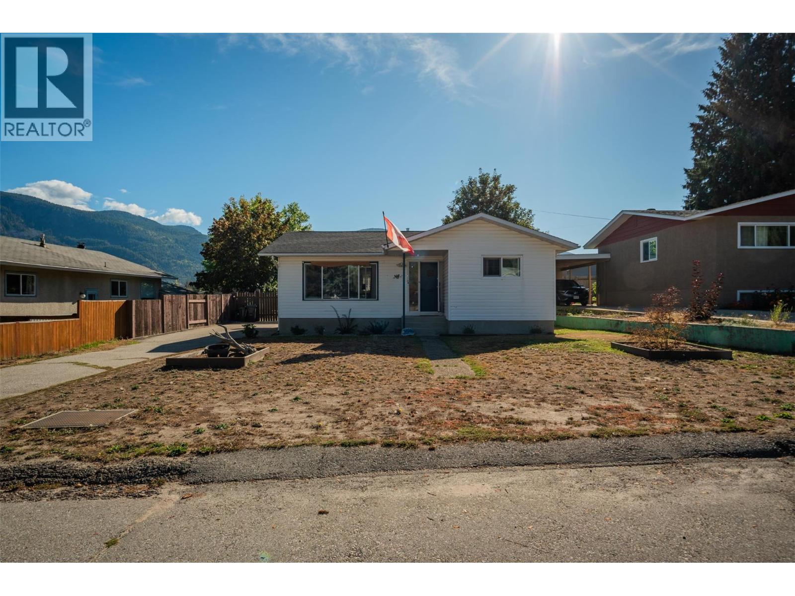 204 Pinewood Drive, Castlegar