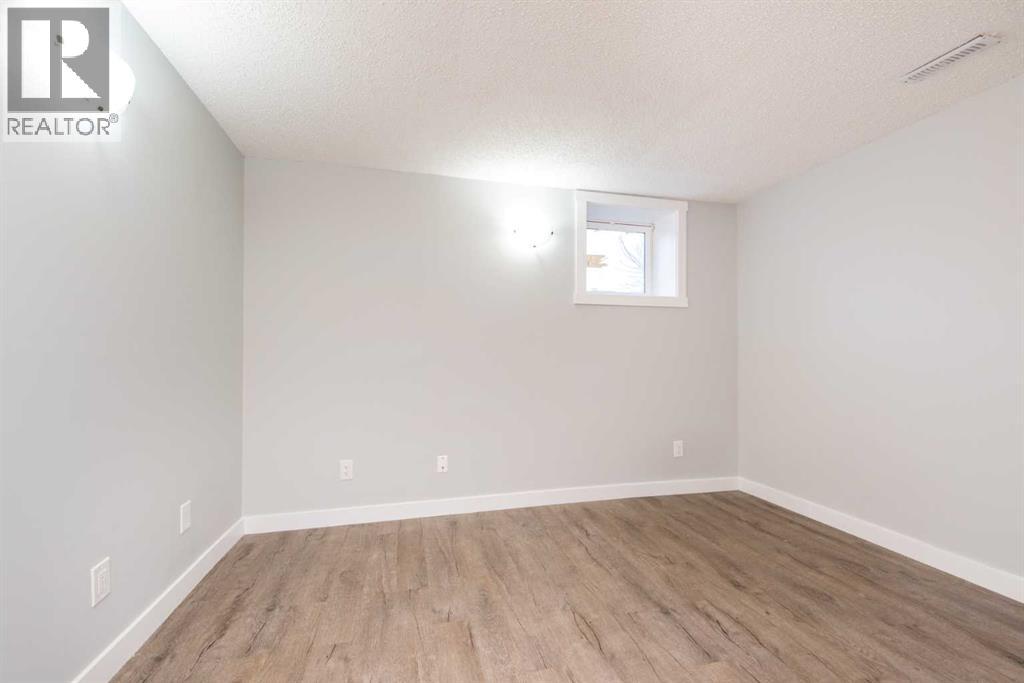 Single Family House for Sale in  Templemont Drive NE Temple Calgary 