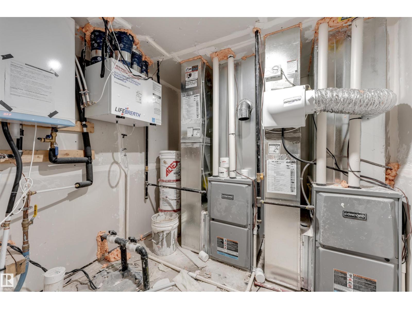 7934 77 AV NW, Edmonton