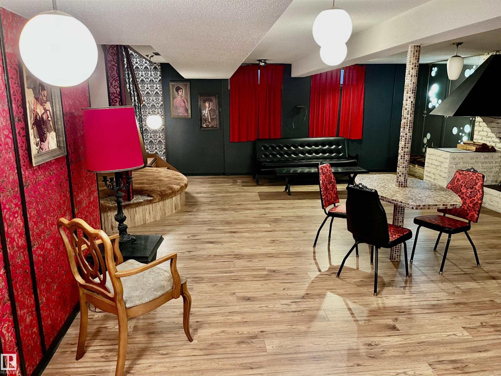 15416 75 AV NW, Edmonton