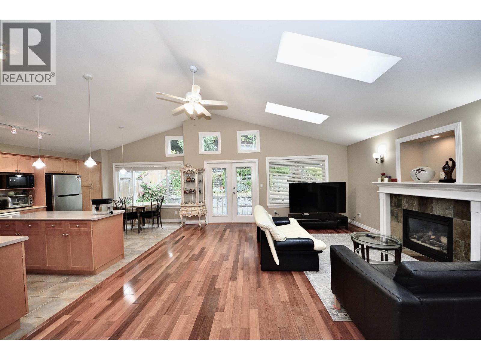 3035 MAPLEWOOD COURT, Coquitlam