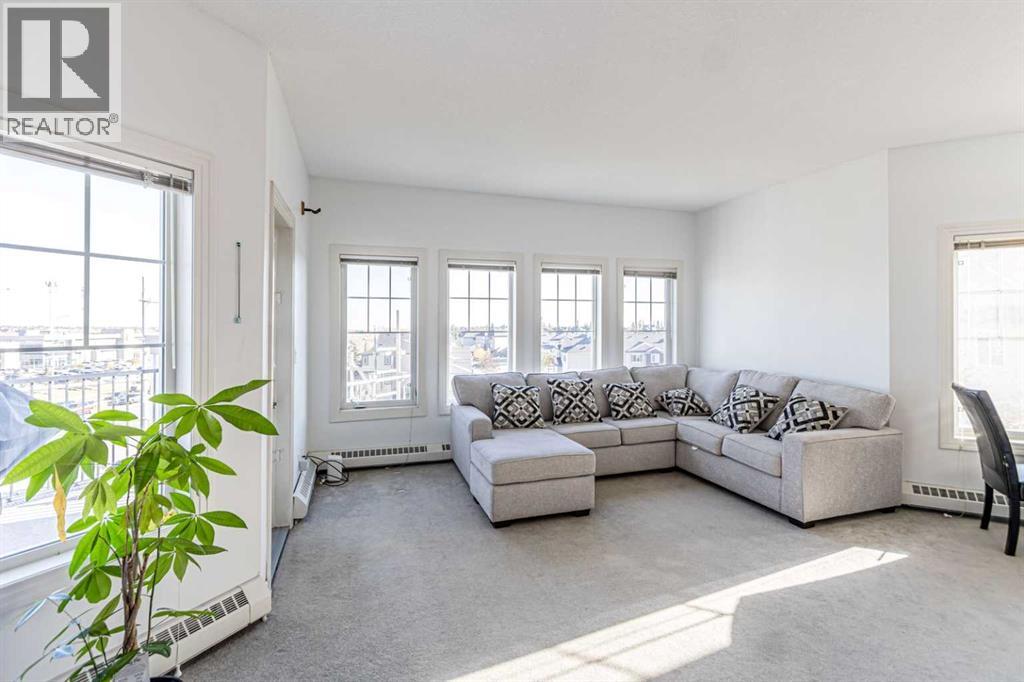 Single Family House for Sale in   Royal Oak Plaza NW Royal Oak Calgary 