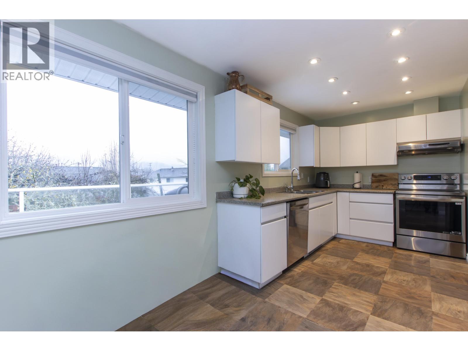 40345 HOOD ROAD, Squamish