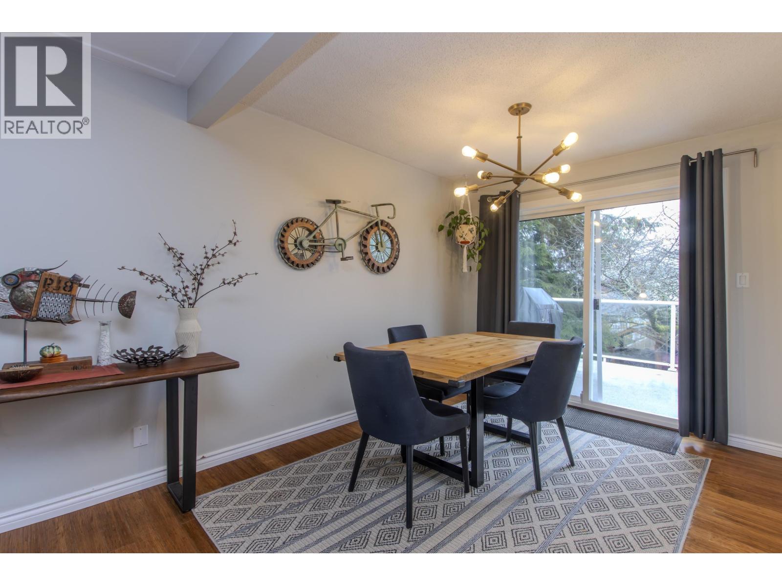 40345 HOOD ROAD, Squamish