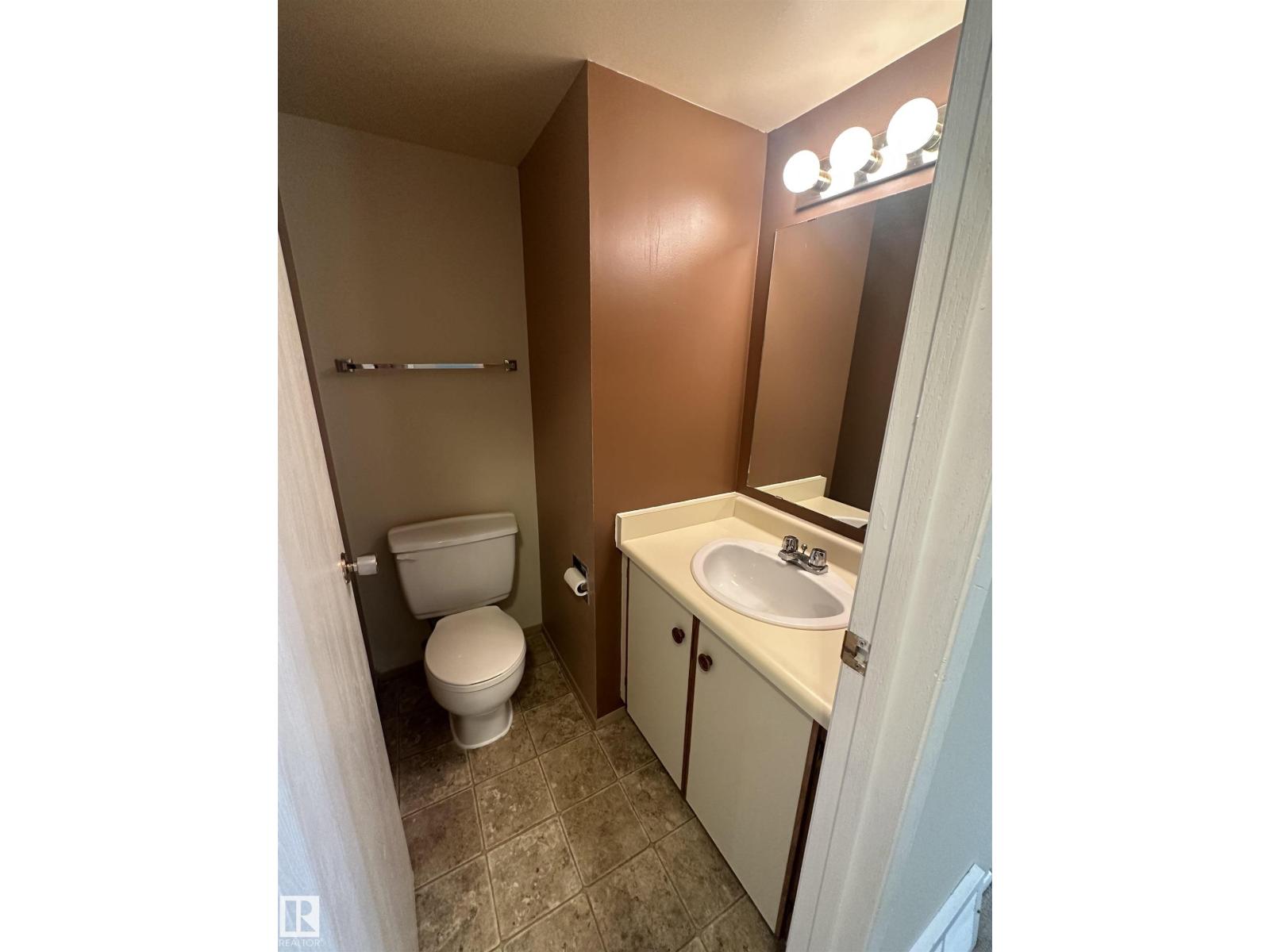 #8 3221 119 ST NW, Edmonton