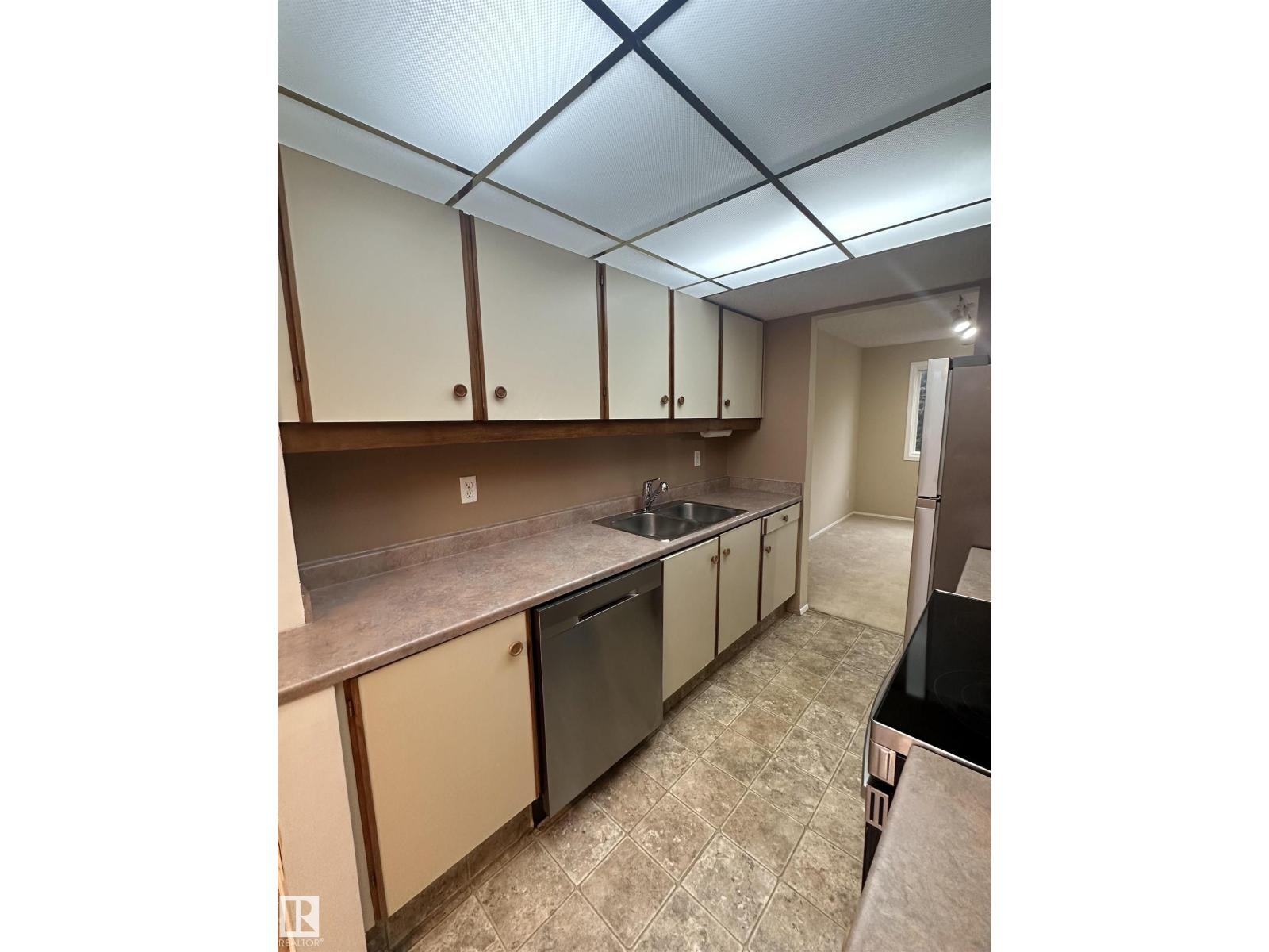 #8 3221 119 ST NW, Edmonton