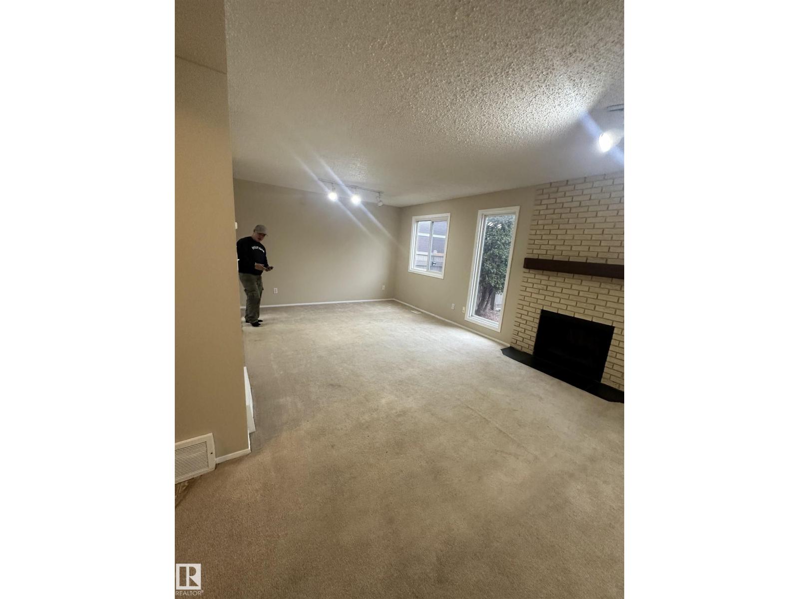 #8 3221 119 ST NW, Edmonton