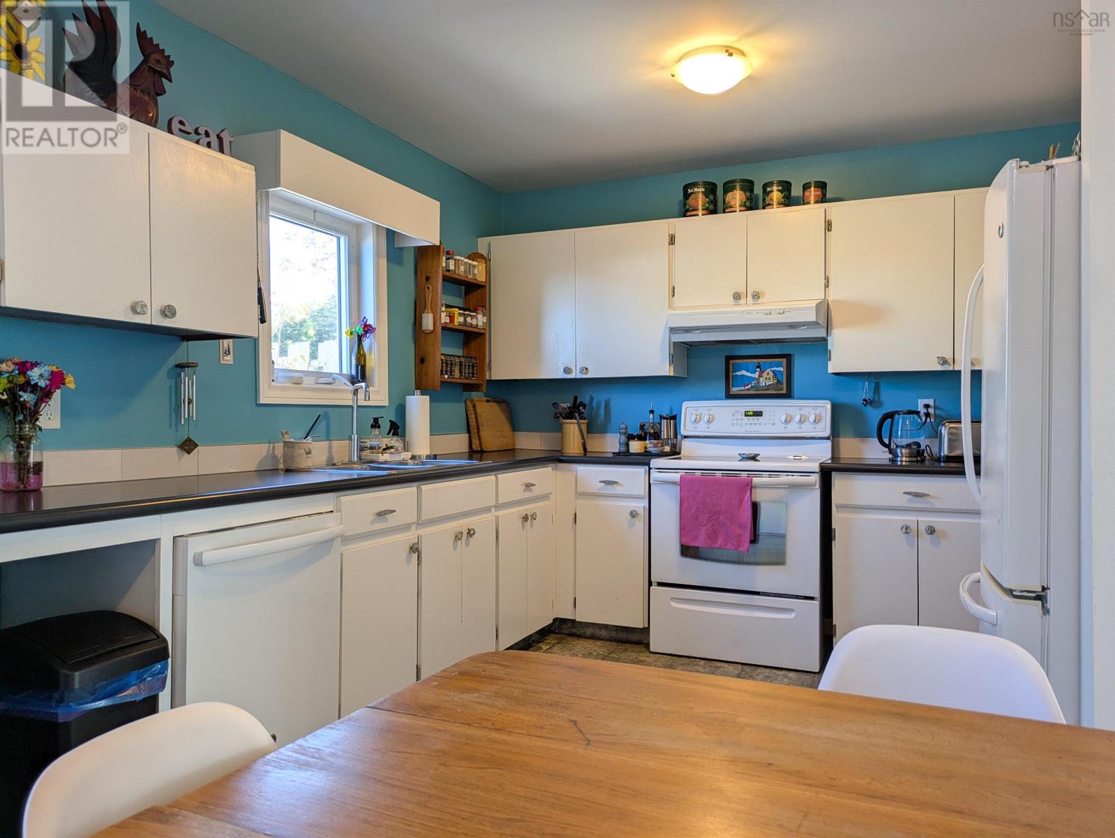 Property 19 of 37 of 544 South Broadway Avenue