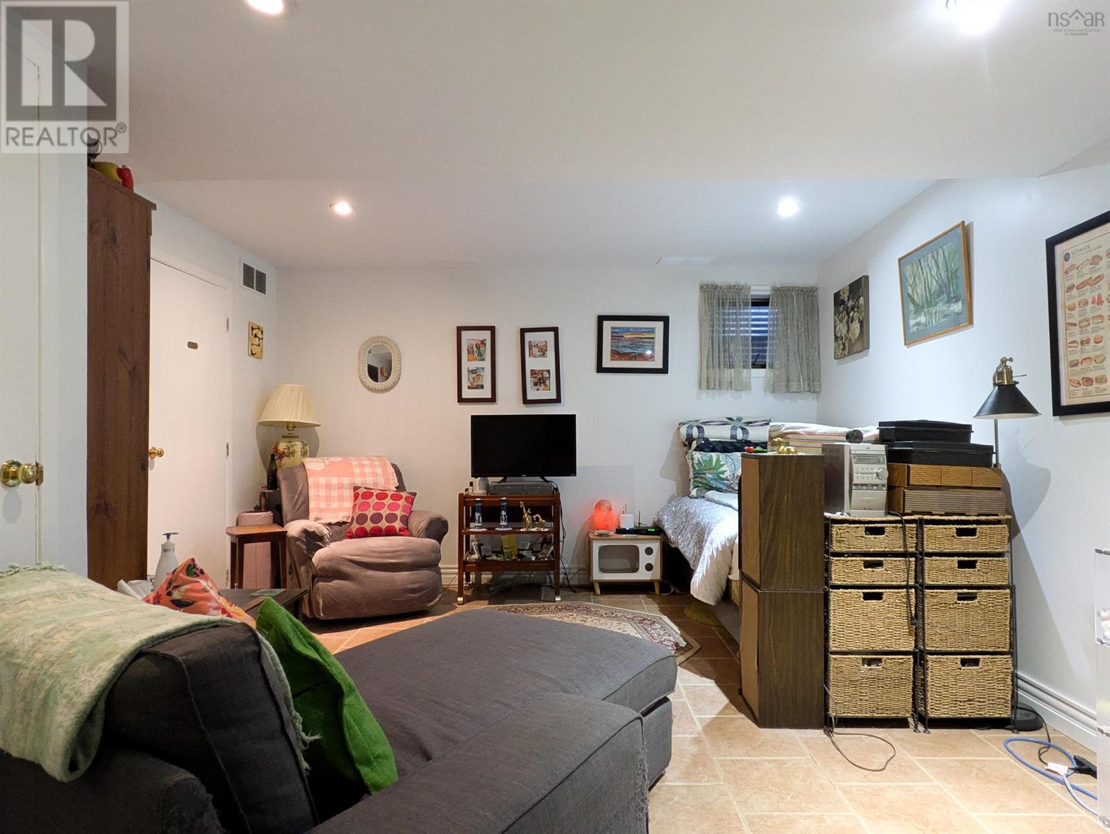 Property 36 of 37 of 544 South Broadway Avenue