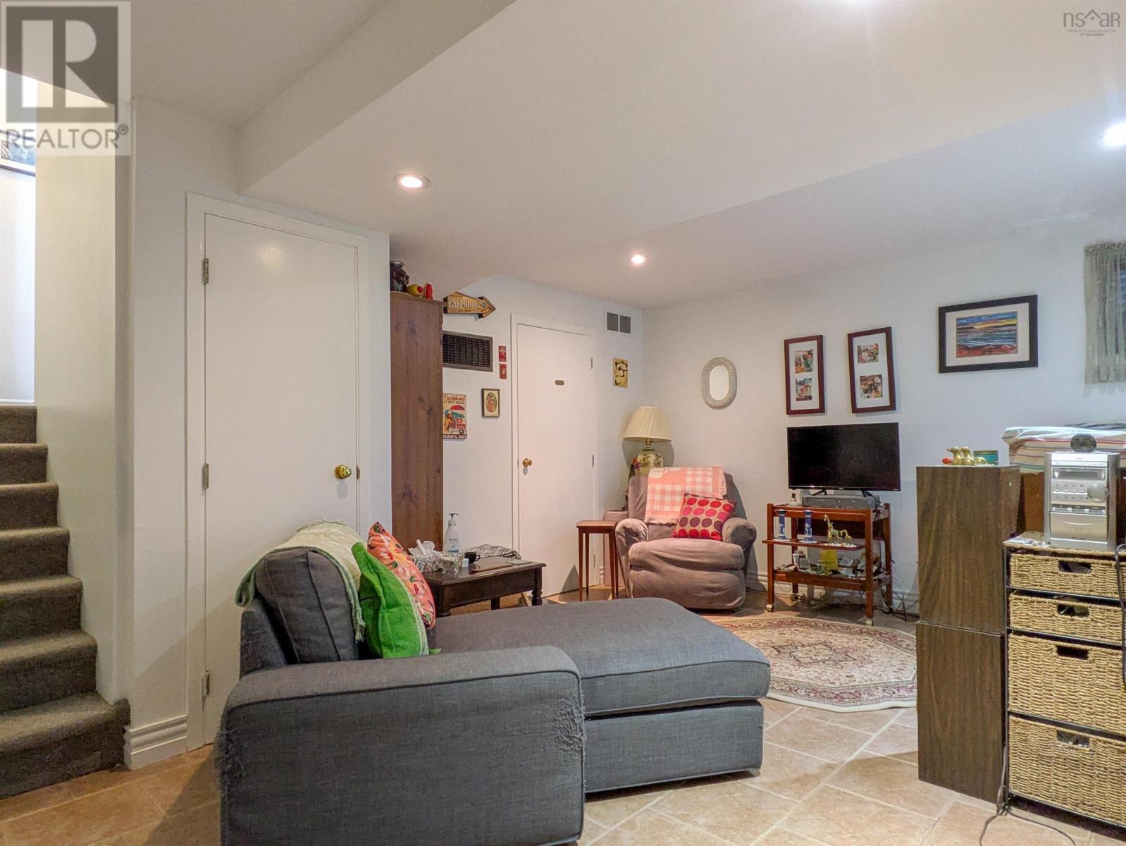 Property 35 of 37 of 544 South Broadway Avenue