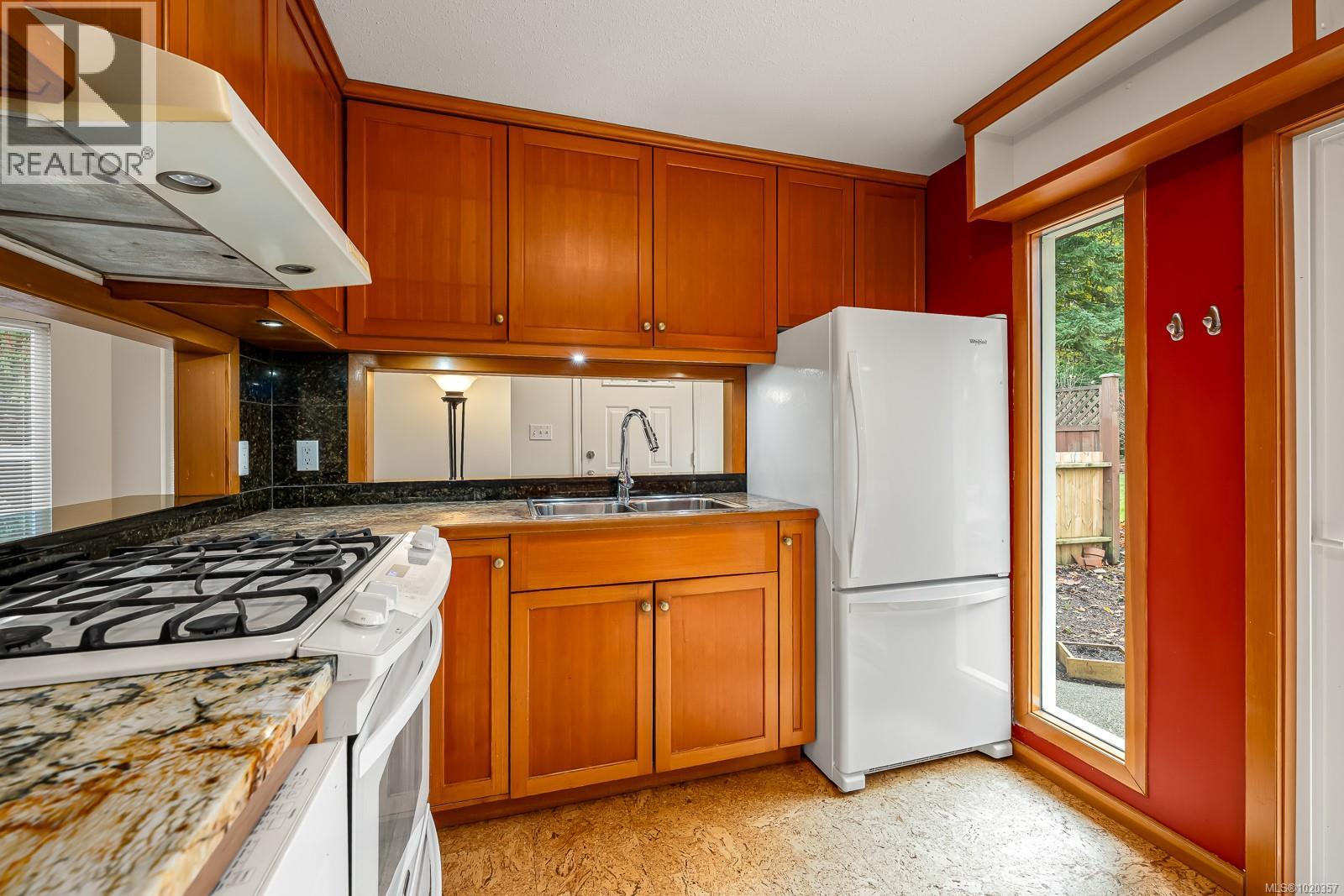 B 379 Willemar Ave, Courtenay