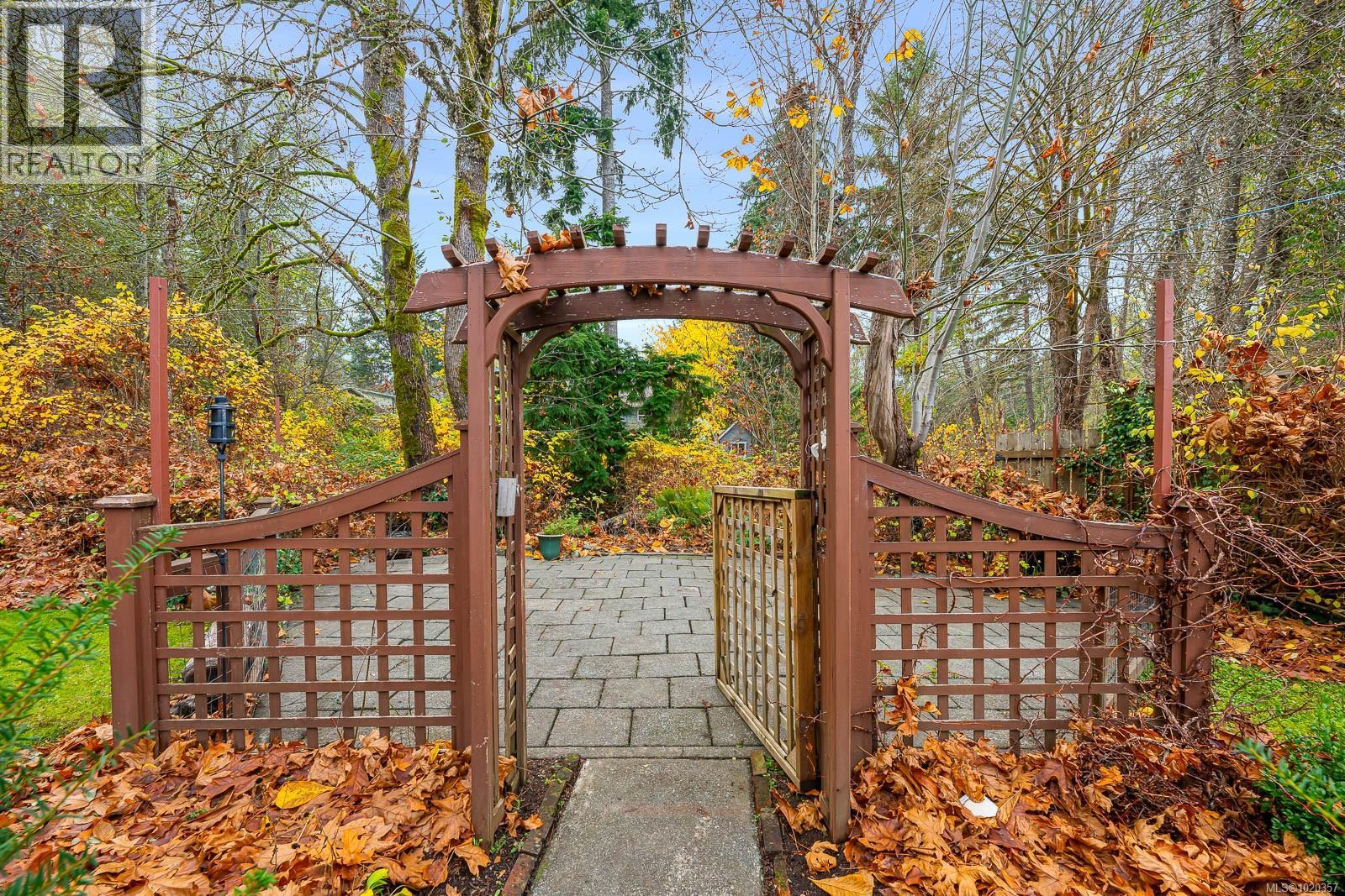 B 379 Willemar Ave, Courtenay