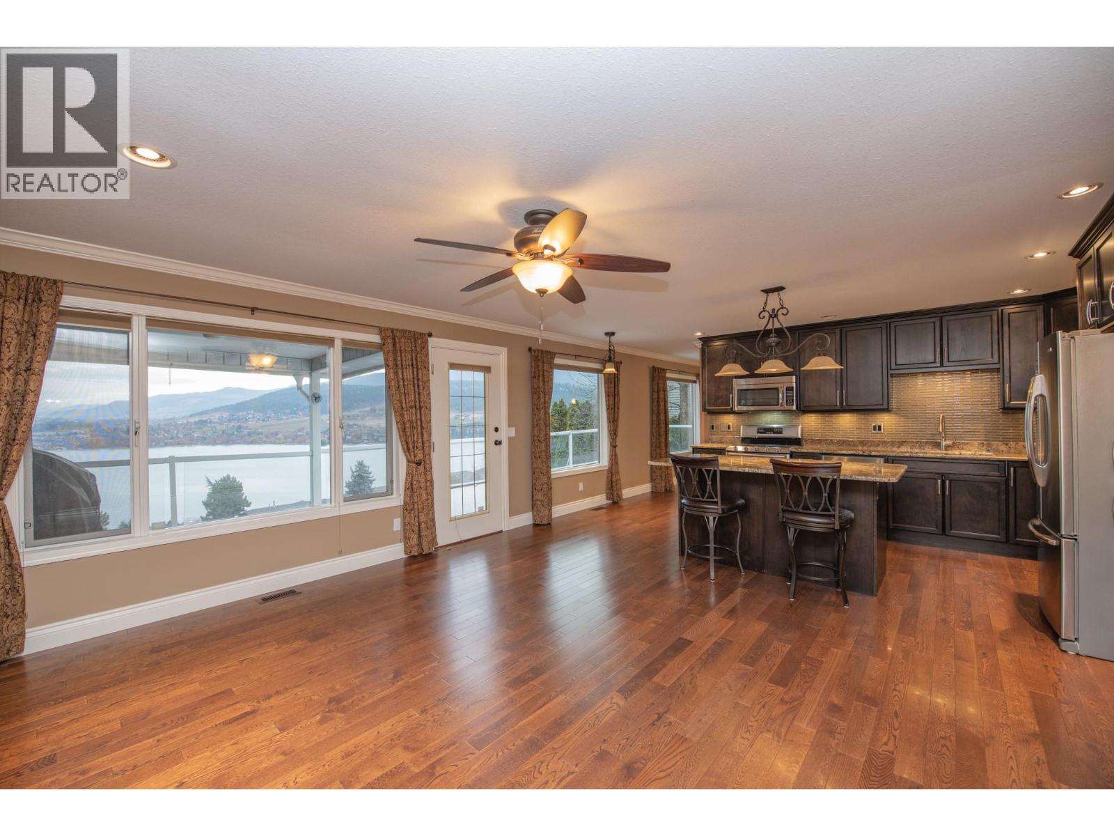 7903 Lakeview Drive, Coldstream