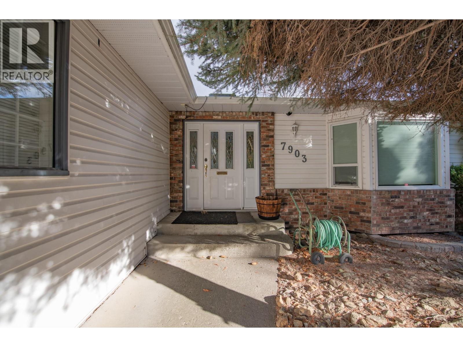 7903 Lakeview Drive, Coldstream