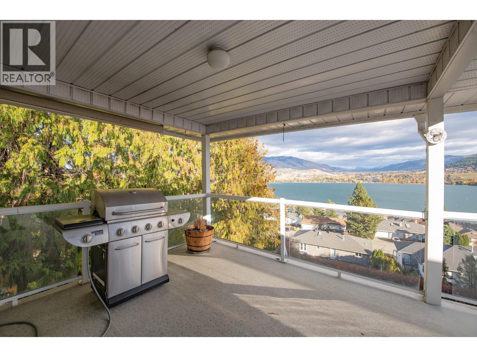 7903 Lakeview Drive, Coldstream