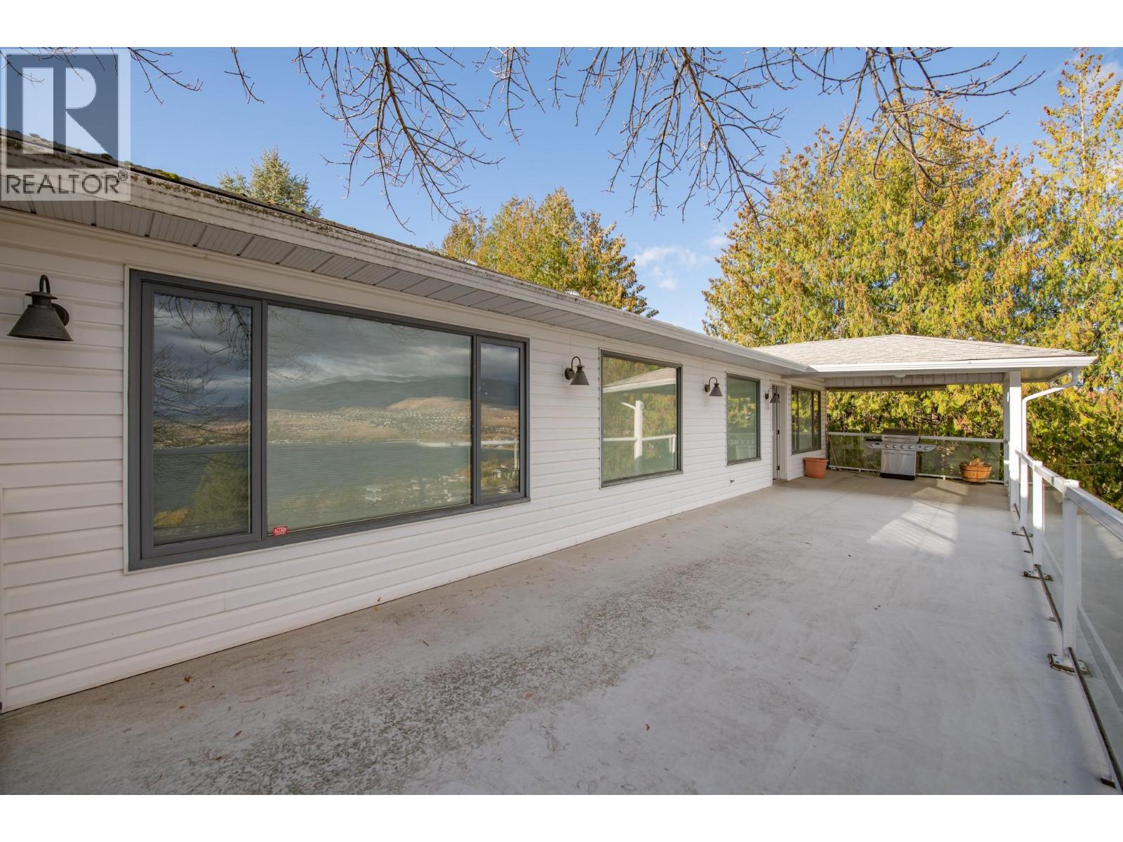 7903 Lakeview Drive, Coldstream