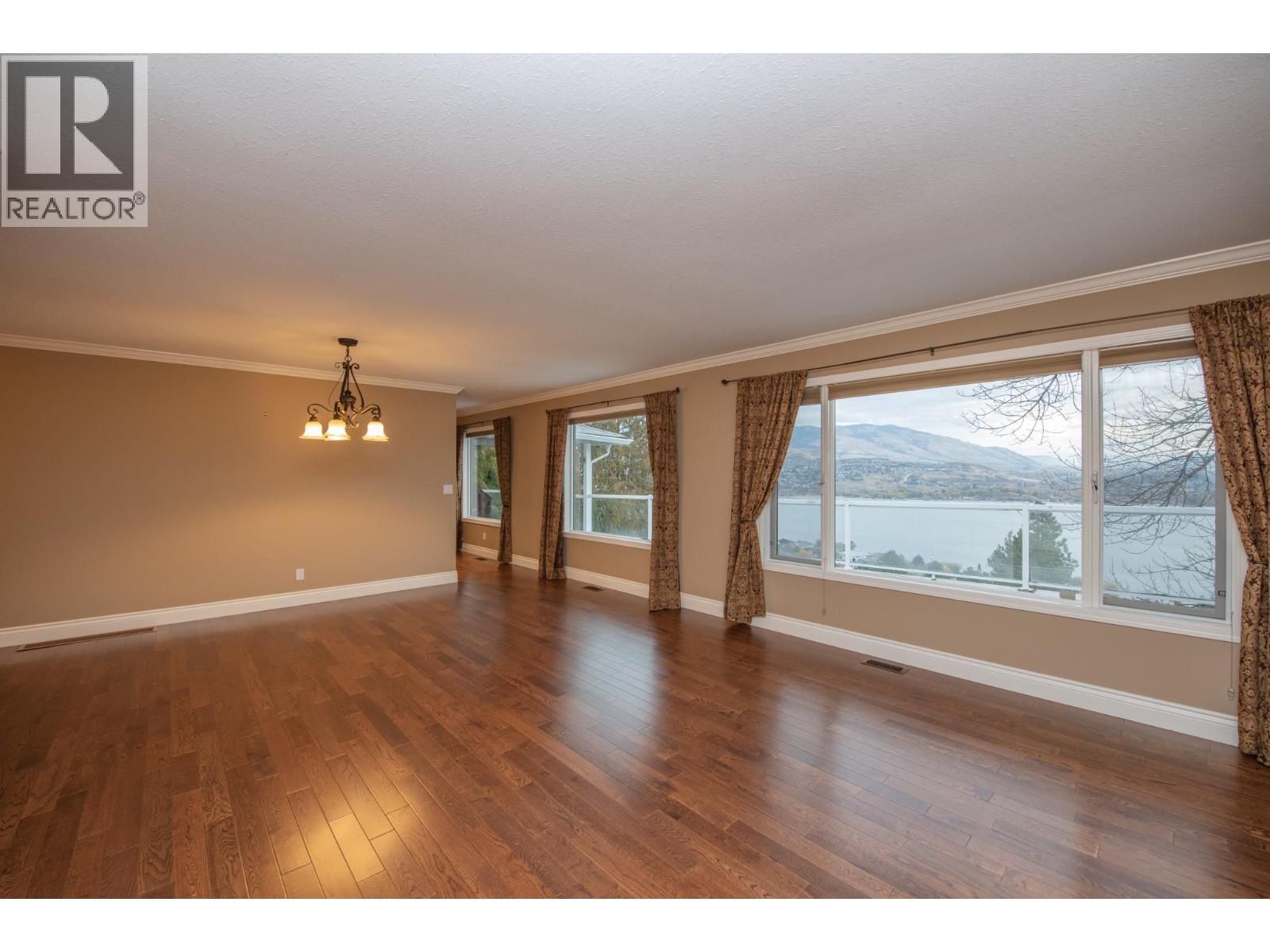 7903 Lakeview Drive, Coldstream