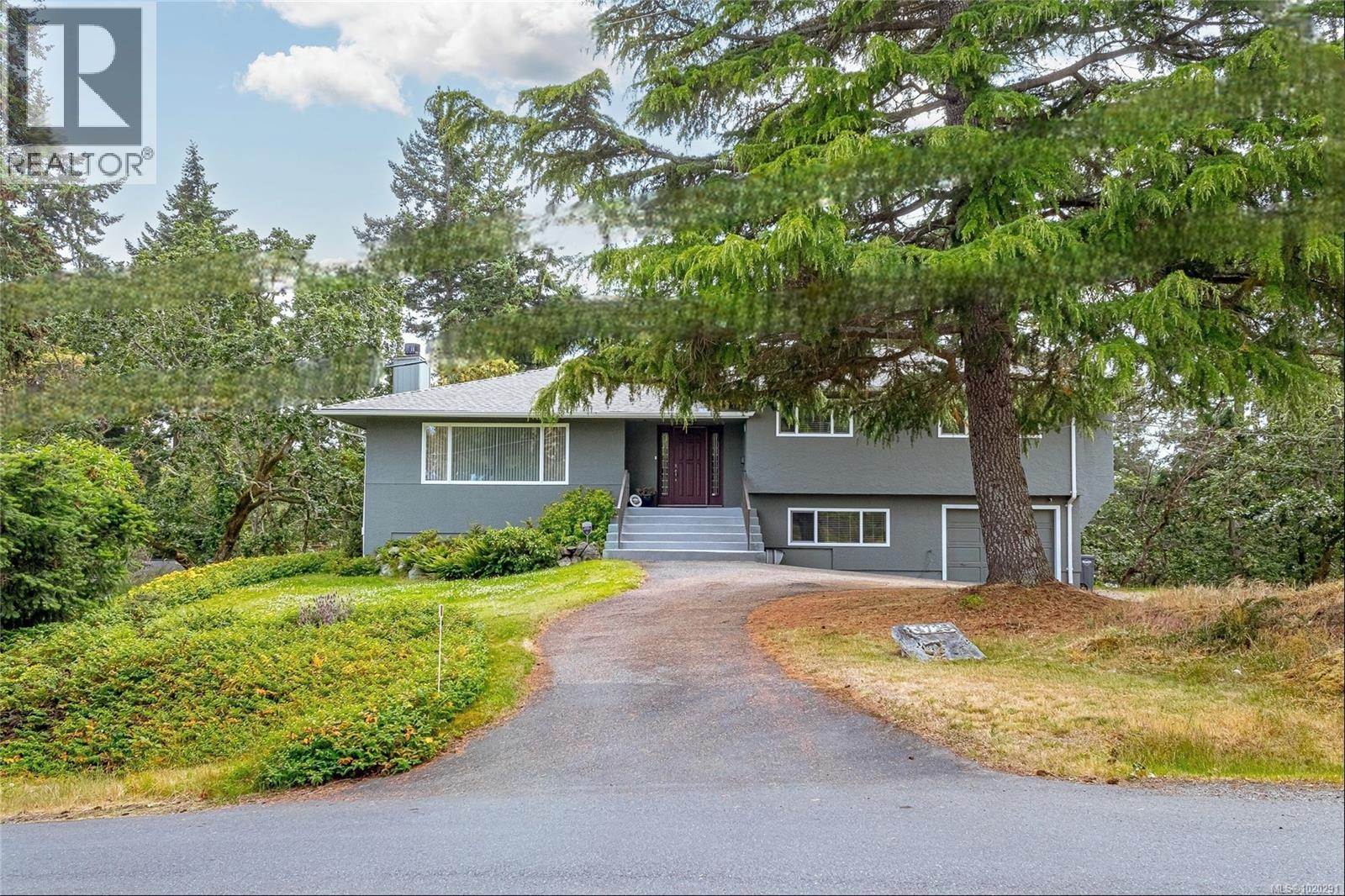 4725 Treetop Hts, Saanich