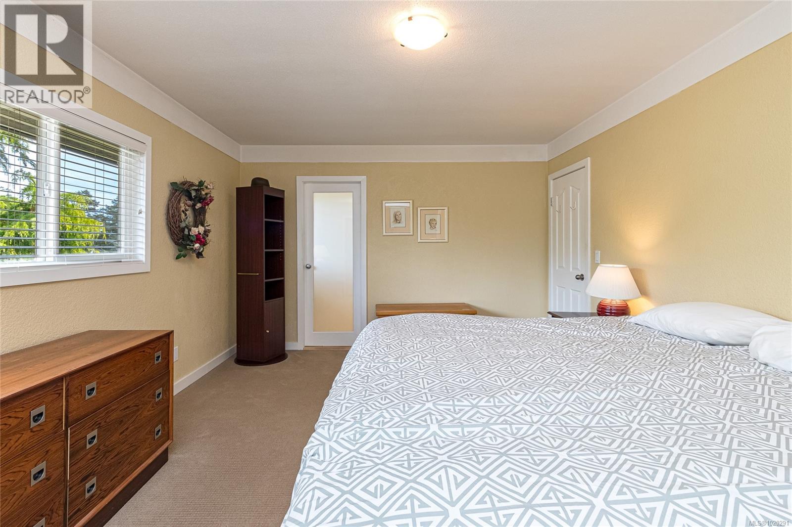 4725 Treetop Hts, Saanich