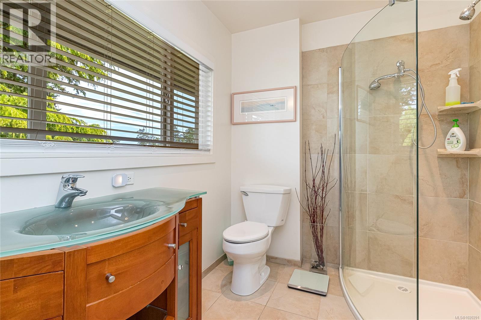 4725 Treetop Hts, Saanich