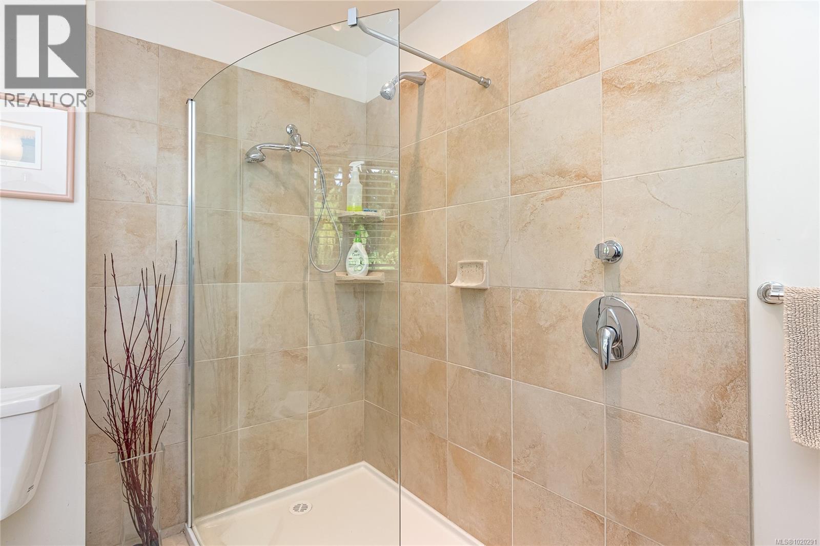 4725 Treetop Hts, Saanich