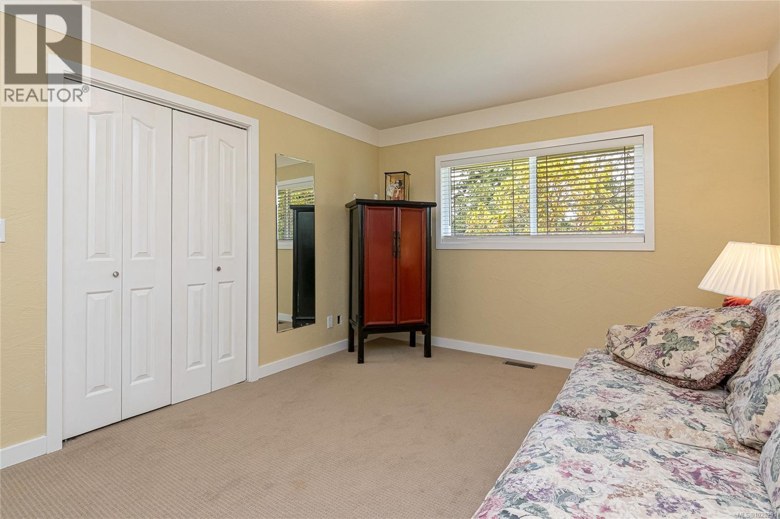 4725 Treetop Hts, Saanich