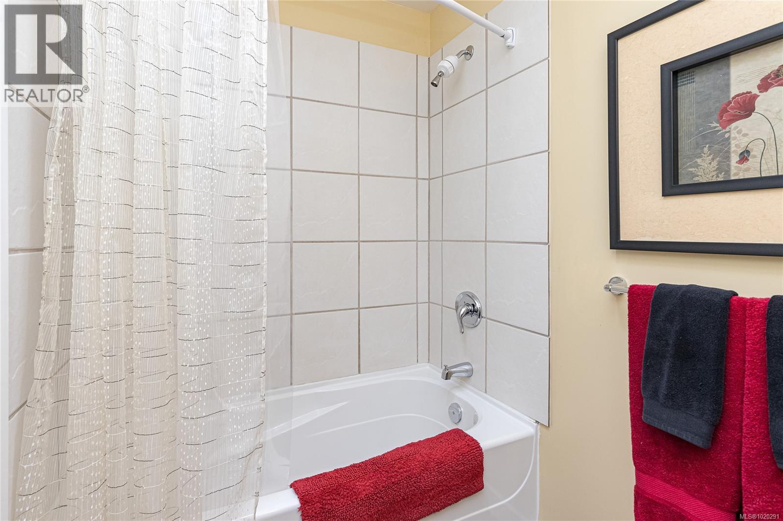 4725 Treetop Hts, Saanich