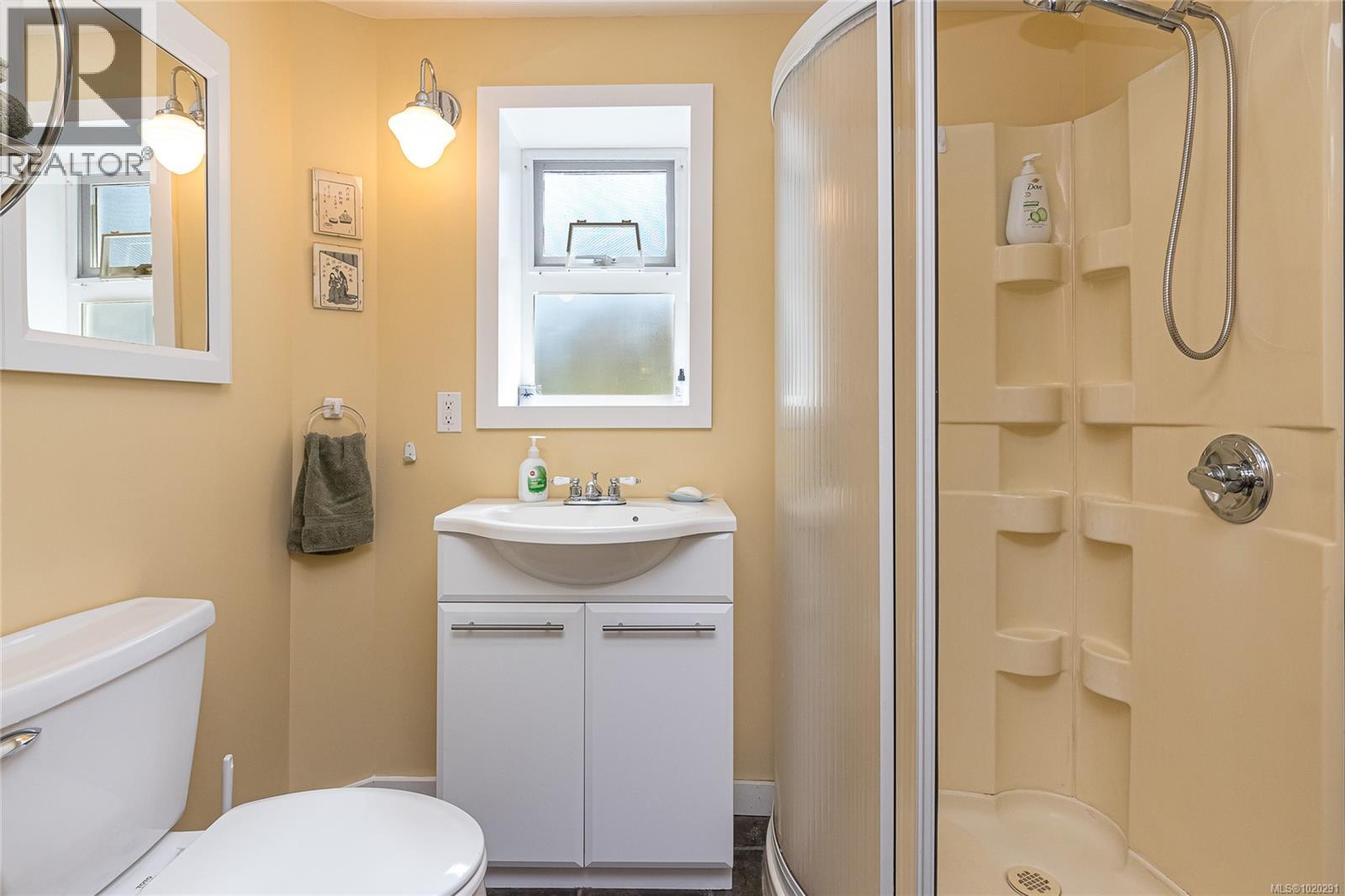 4725 Treetop Hts, Saanich