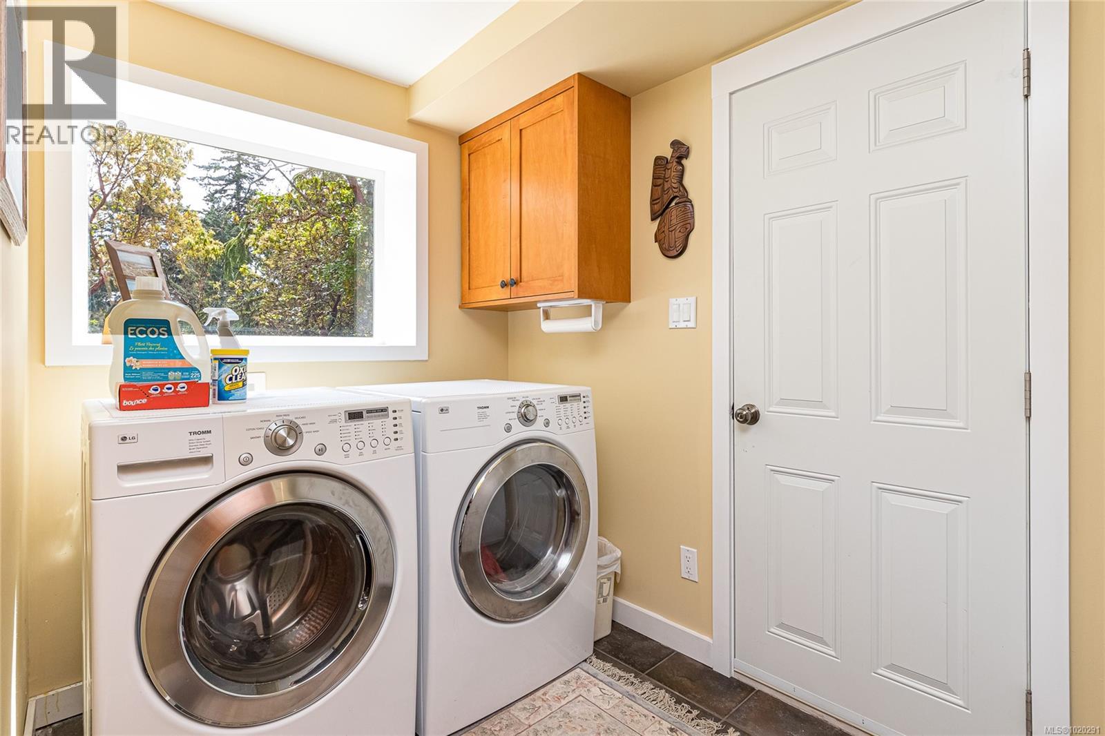 4725 Treetop Hts, Saanich