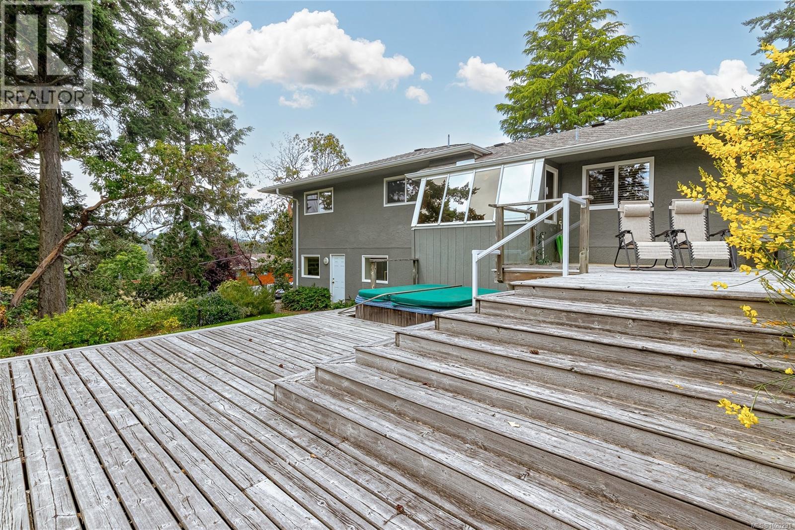 4725 Treetop Hts, Saanich